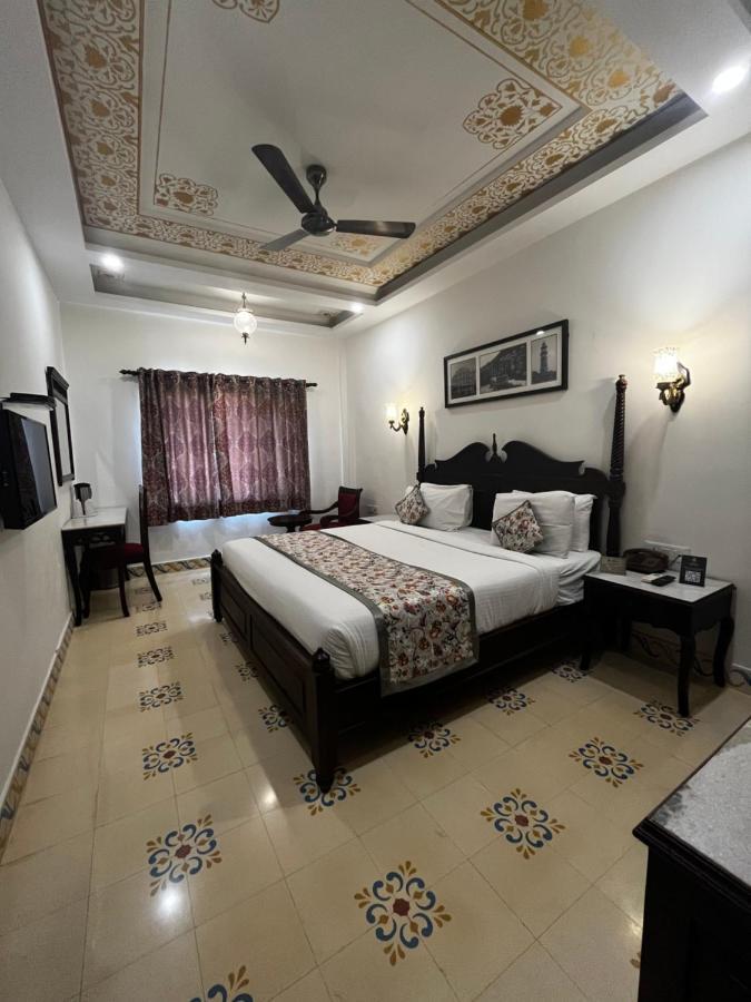 Ratnawali - A Vegetarian Heritage Hotel Jaipur Ngoại thất bức ảnh