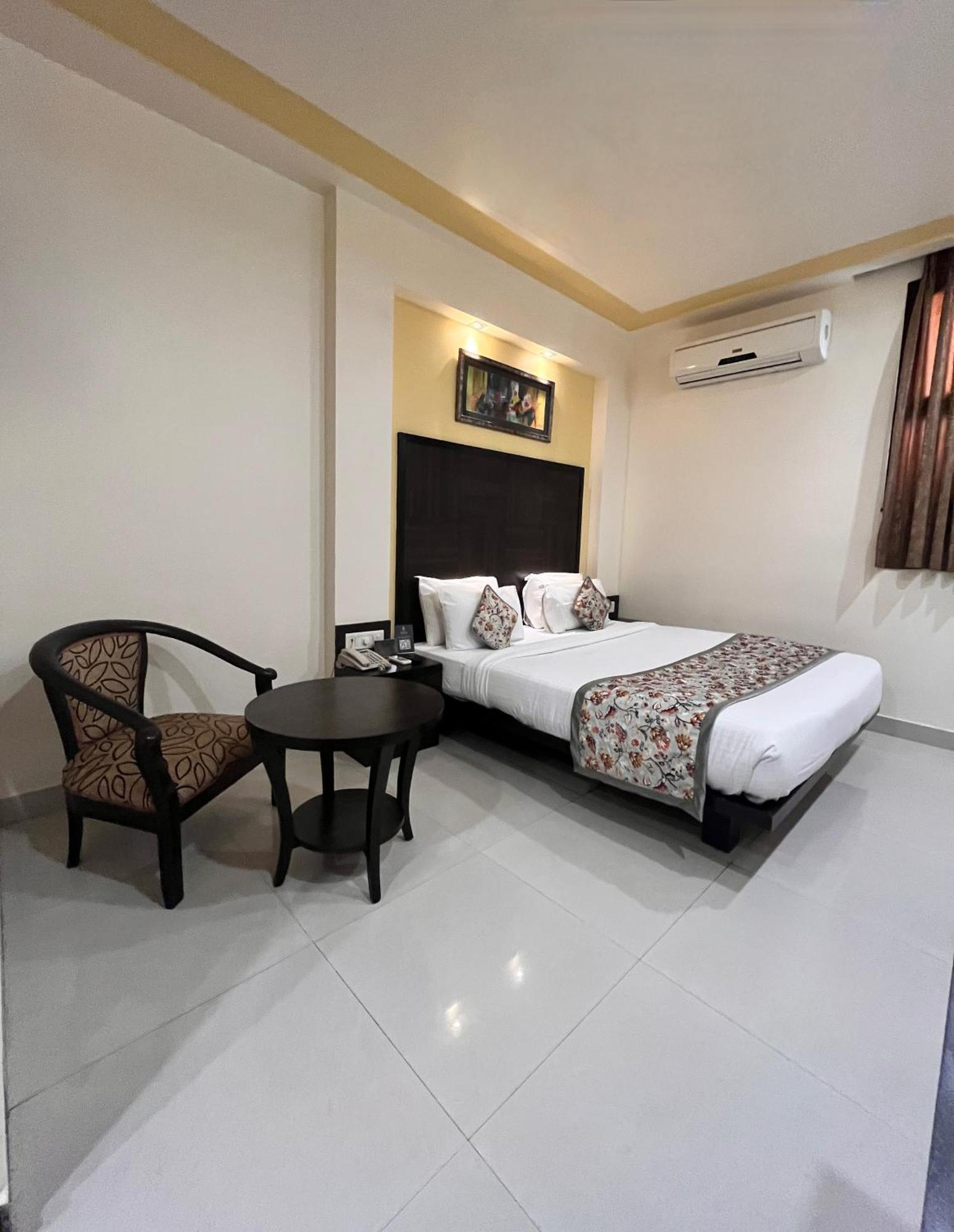 Ratnawali - A Vegetarian Heritage Hotel Jaipur Ngoại thất bức ảnh