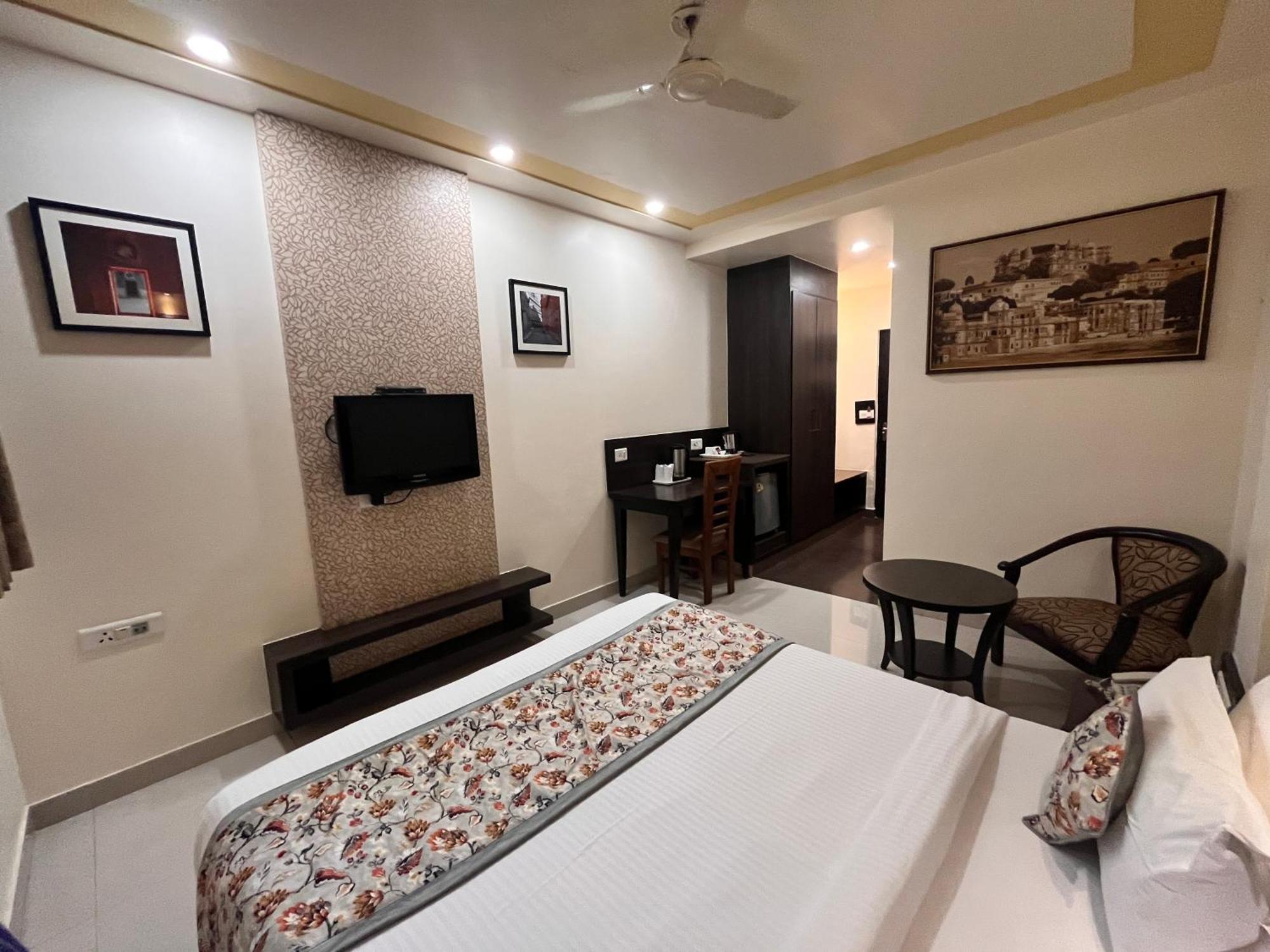 Ratnawali - A Vegetarian Heritage Hotel Jaipur Ngoại thất bức ảnh