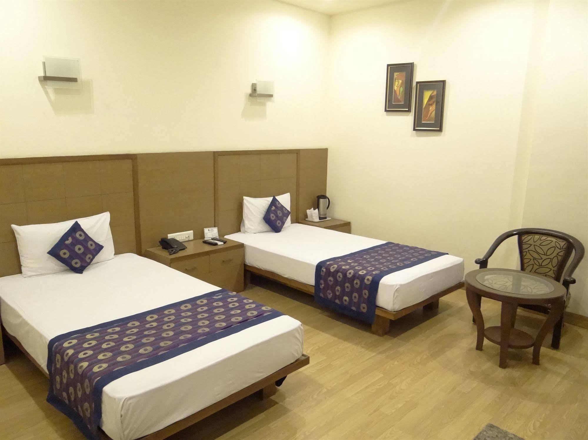 Ratnawali - A Vegetarian Heritage Hotel Jaipur Ngoại thất bức ảnh