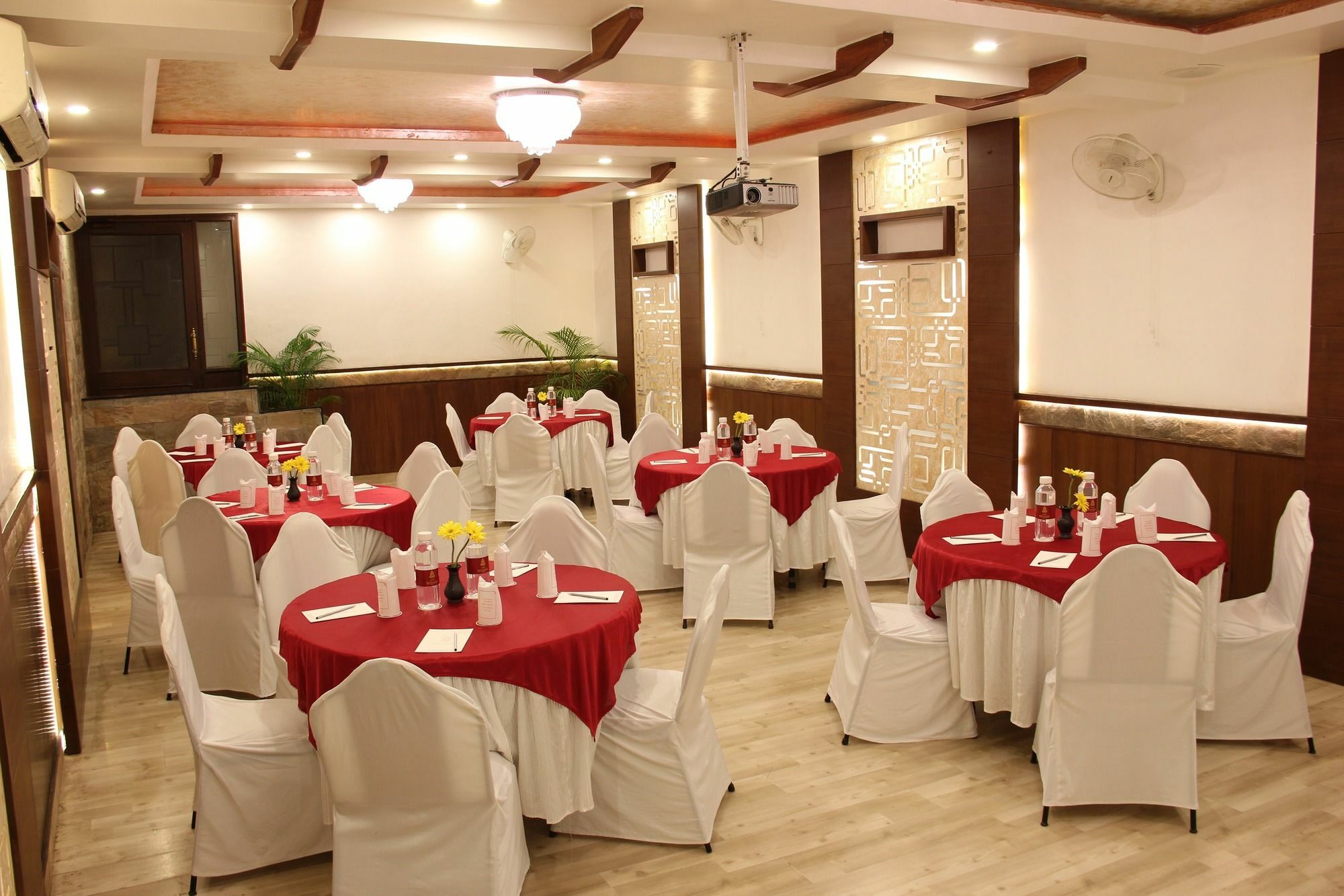 Ratnawali - A Vegetarian Heritage Hotel Jaipur Ngoại thất bức ảnh
